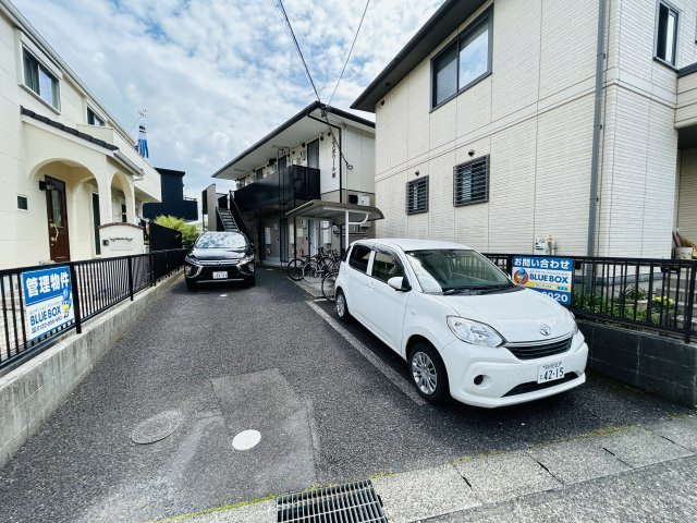 エスポワール原の駐車場