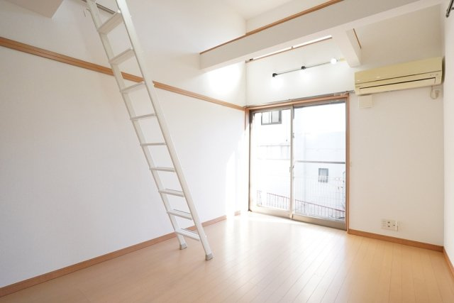 ｃｏｍｆｏｒｔ岸谷の洋室