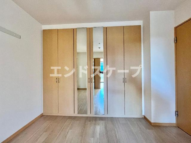 スプリーム　Ｍの収納|南側洋室クローゼットはミラー付き
高崎、前橋のお部屋探しはエンドスケープまで！お客様の理想お聞かせ下さい♪