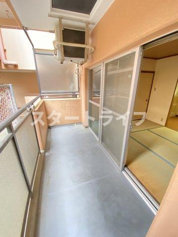 大阪市淀川区東三国６丁目の賃貸マンションのバルコニー