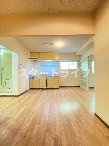 大阪市淀川区東三国６丁目の賃貸マンションの居間・リビング