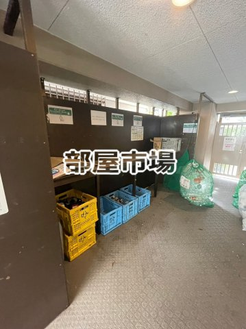 レジデンス上野のその他共用部分|敷地内ゴミ置き場