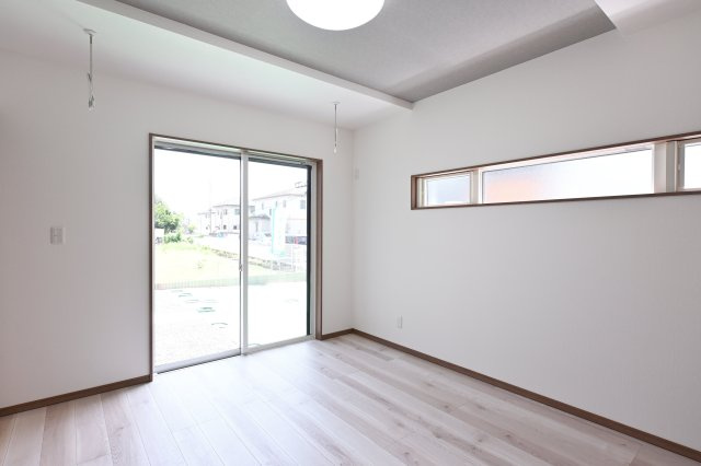 【洋室】 | 太田市東別所町第7期　＜新築平屋建て＞ | ベッドルームはお庭とつながっています。
たっぷり光が入るので気持ちよく目覚められます♪ 