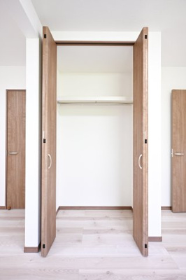 【収納】 | 太田市東別所町第7期　＜新築平屋建て＞ | 各居室にたっぷり収納をご用意しており、お部屋はいつでもスッキリ♪
