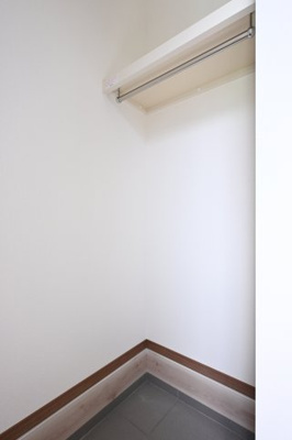 【収納】 | 太田市東別所町第7期　＜新築平屋建て＞ | シューズインクロークは土間空間なのでアウトドア用品やガーデニング用品の収納にピッタリです！