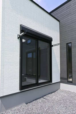 【外観】 | 太田市東別所町第7期　＜新築平屋建て＞ | 物干し受けがついており、使わない時は畳んでスッキリ見せることができます。