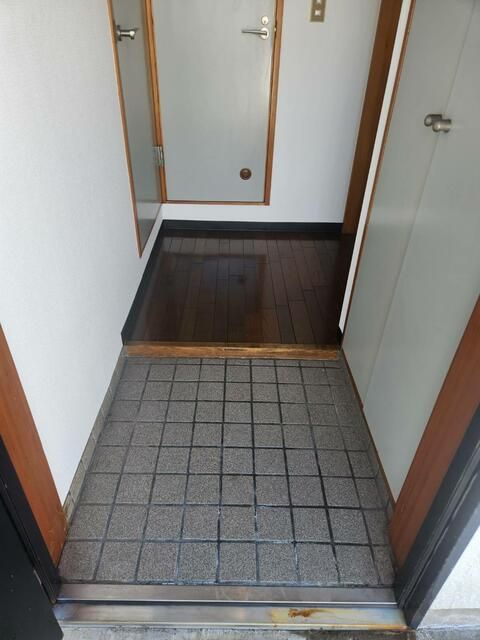 メゾンマルセ南糧の玄関