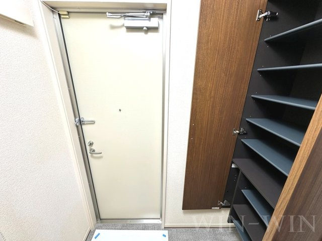 グランシャリオ芦原の玄関