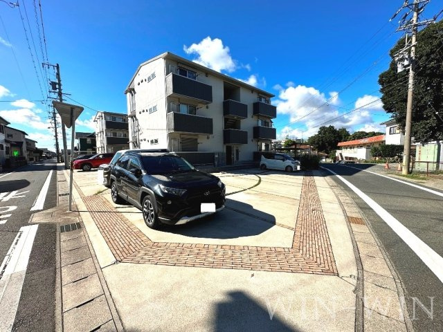 グランシャリオ芦原の駐車場