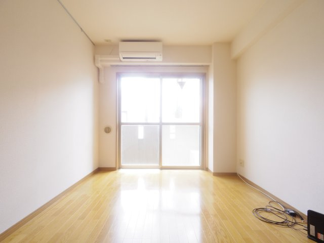 清瀬市松山２丁目の賃貸マンションの居間・リビング