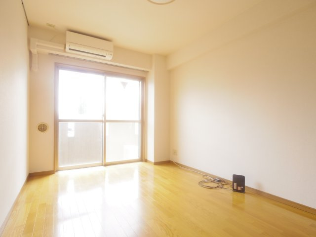 清瀬市松山２丁目の賃貸マンションの居間・リビング