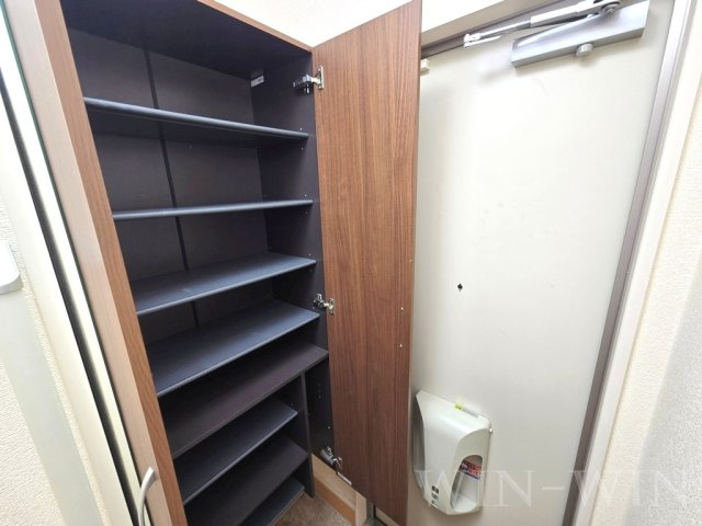 コンフォール西小鷹野の玄関