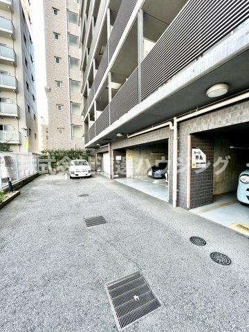 ドゥーエ江坂Ⅱの駐車場