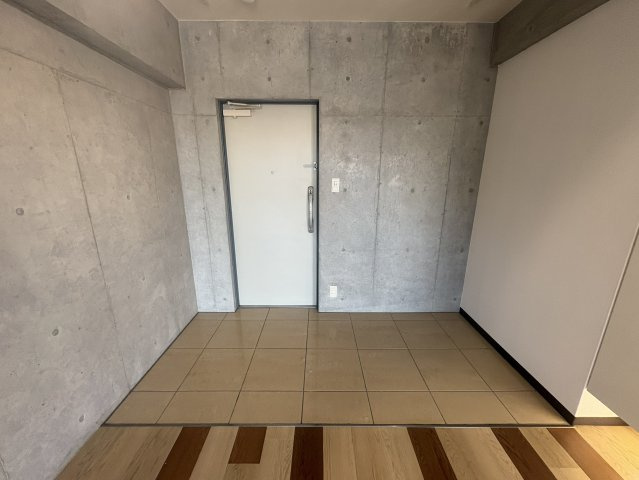 H's flatsの玄関
