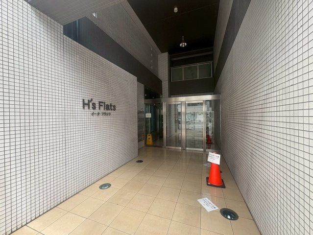 H's flatsのエントランス