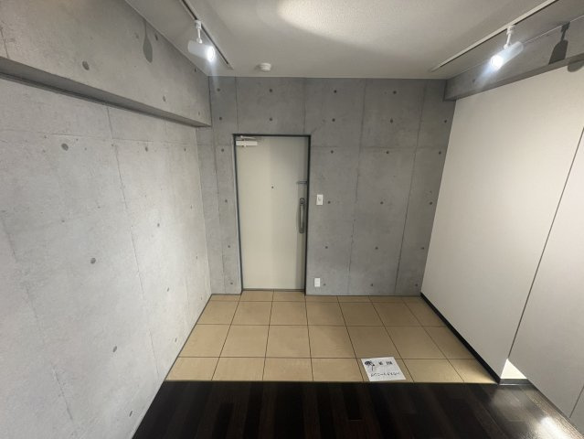 H's flatsの玄関