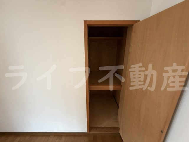 プラムハイツ2号棟の収納|便利な収納スペースです