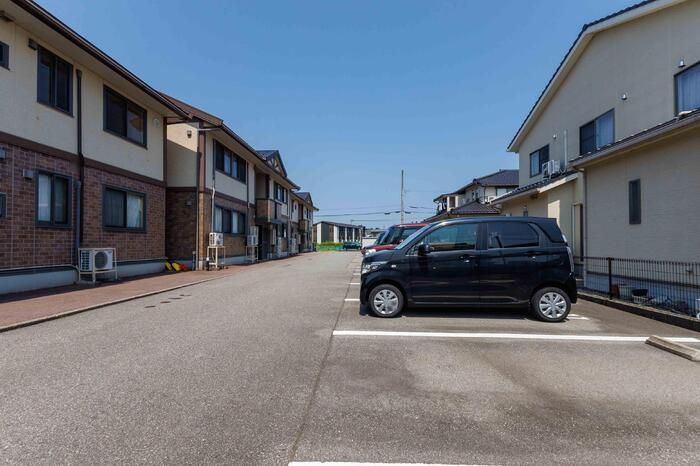 リビングタウン中川栄町　Ｂの駐車場