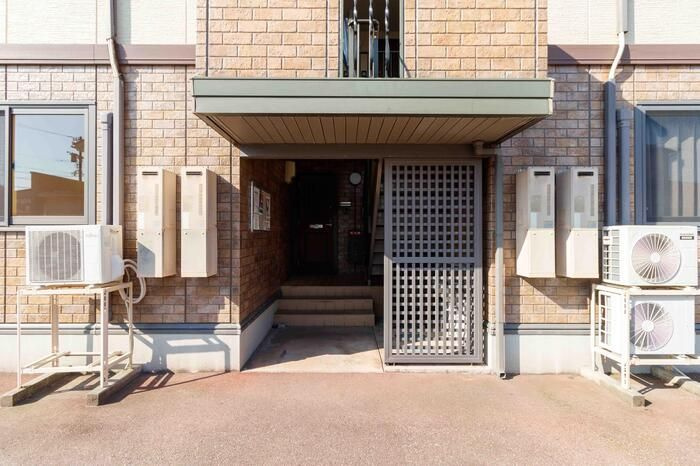 リビングタウン中川栄町　Ｂのエントランス
