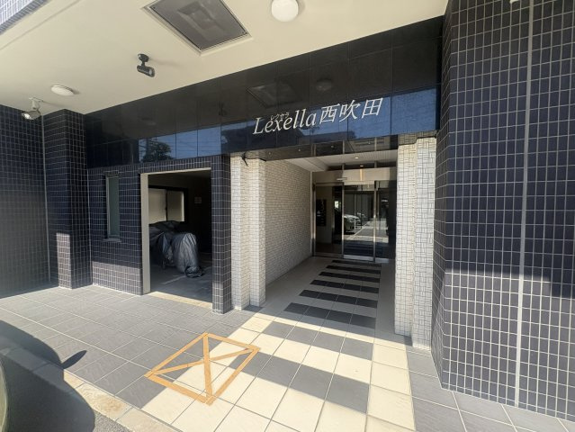 Lexella西吹田のエントランス