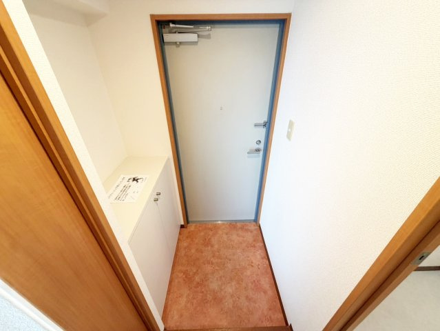 ハピネス吹田の玄関