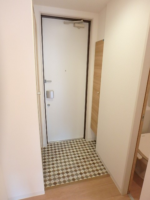 葛飾区亀有１丁目の賃貸マンションの玄関|明るい玄関です