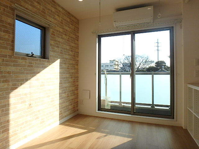 葛飾区亀有１丁目の賃貸マンションの居間・リビング|明るいリビング