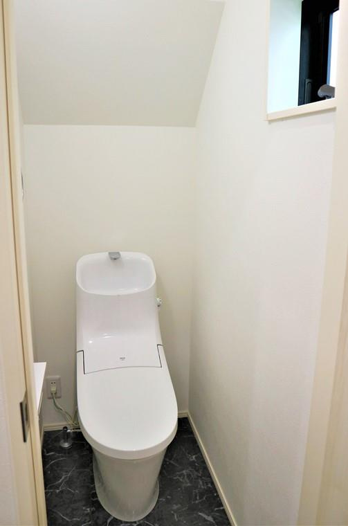 仲町戸建のトイレ