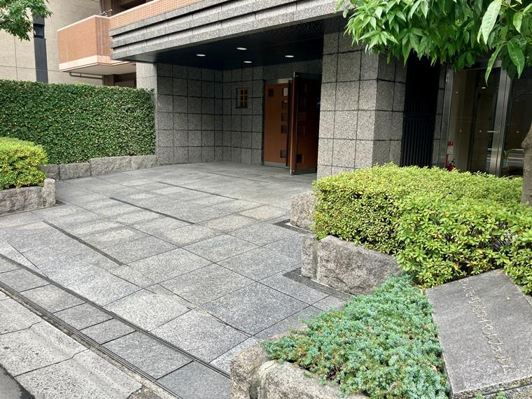 コスモ町屋ロイヤルフォルムのエントランス
