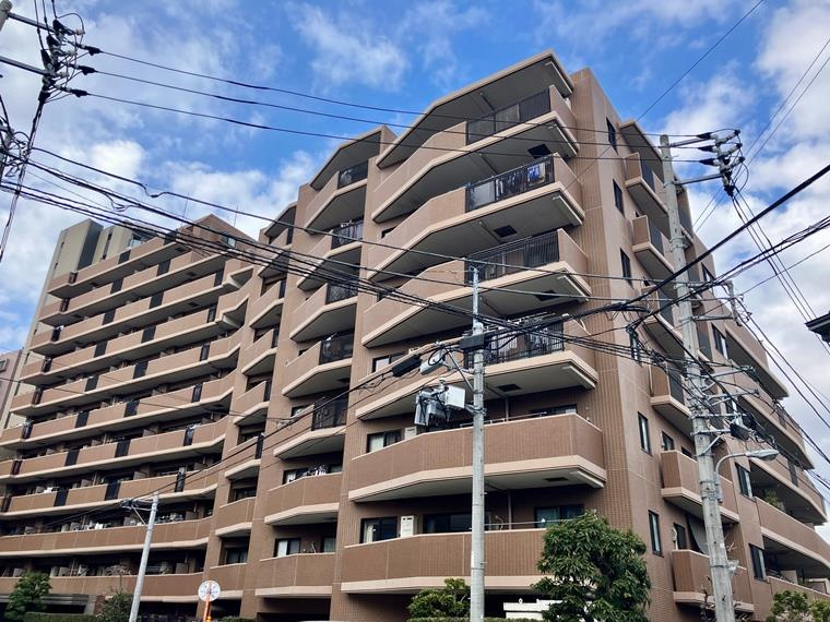 コスモ町屋ロイヤルフォルムの外観