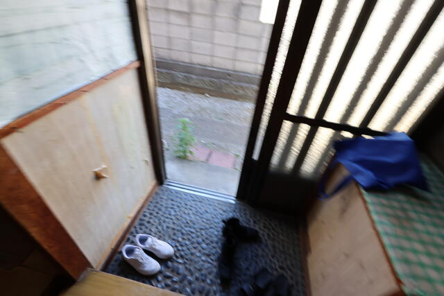 松戸本町戸建の玄関