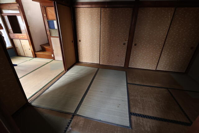 松戸本町戸建の居間・リビング