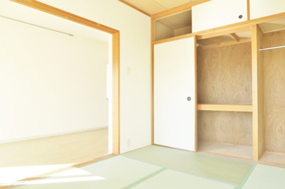 リビングへ続きになっている心落ち着く和室です♪