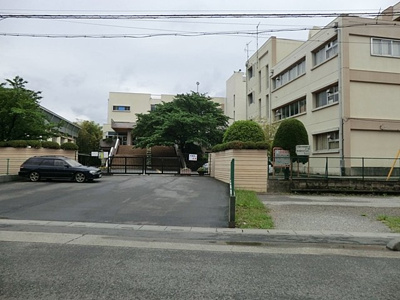 越谷市立富士中学校まで1100ｍ