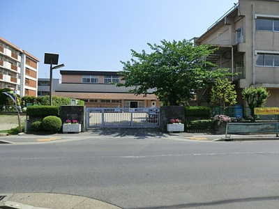 越谷市立南越谷小学校まで900ｍ