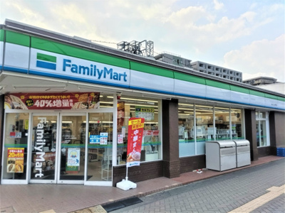 ファミリーマートせんげん台駅前店まで850ｍ