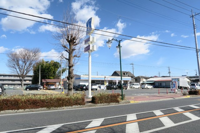 ローソン鶴ヶ島若葉店まで300ｍ