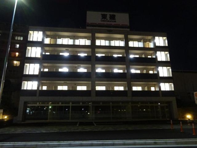 【外観】 | エビデンス | 外観写真（夜）