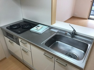 さいたま市浦和区前地２丁目のアパートのキッチン