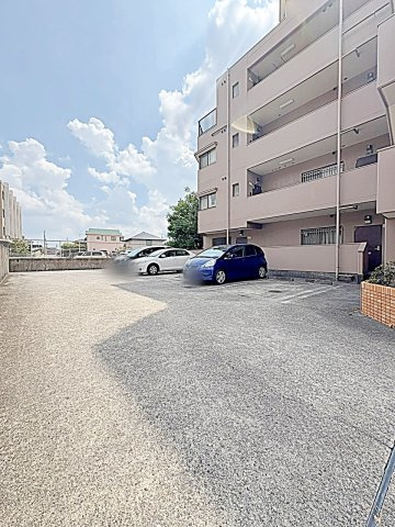 グリーンヒルズ浅井の駐車場