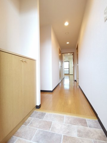 レージュ川秋の玄関