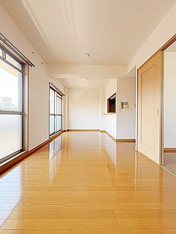 ラトゥール一社の居間・リビング
