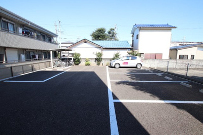 ★敷地内駐車場★（空き状況・使用料等詳細はご確認下さい）
