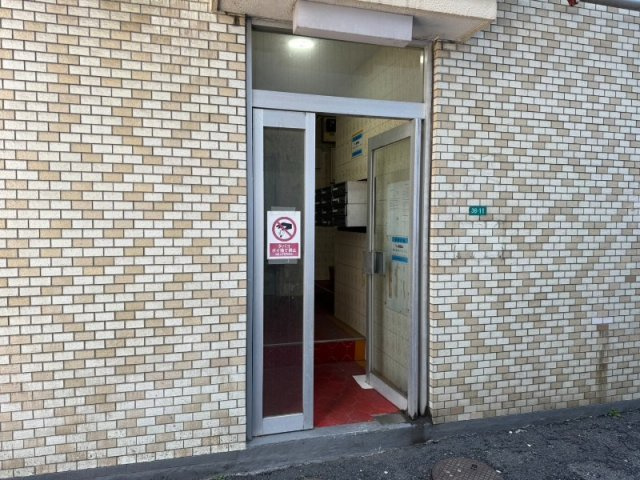 マツエコーポラスのエントランス