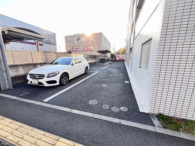 ジィクシア湘南山手の駐車場|他号室の写真です。