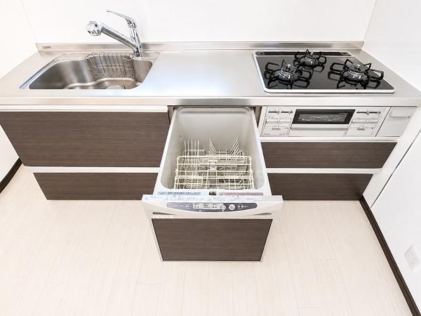 横浜市都筑区池辺町の中古一戸建のキッチン|食洗器付きなのは家事の負担を軽減してくれる嬉しいポイント♪