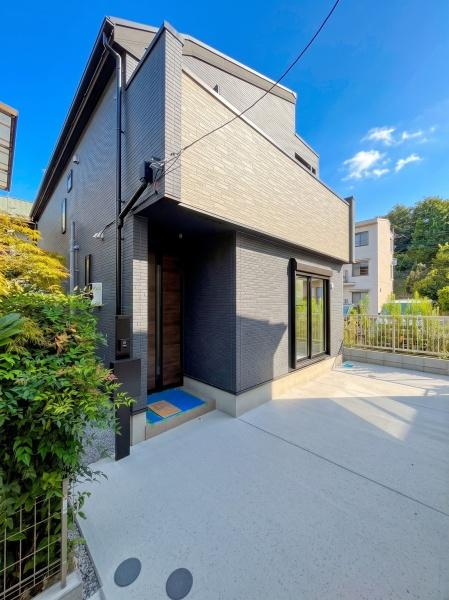 横浜市青葉区たちばな台２丁目の新築一戸建の前面道路含む現地写真|周辺物件、周辺環境も合わせてご案内可能です！
お気軽にお問い合わせください。