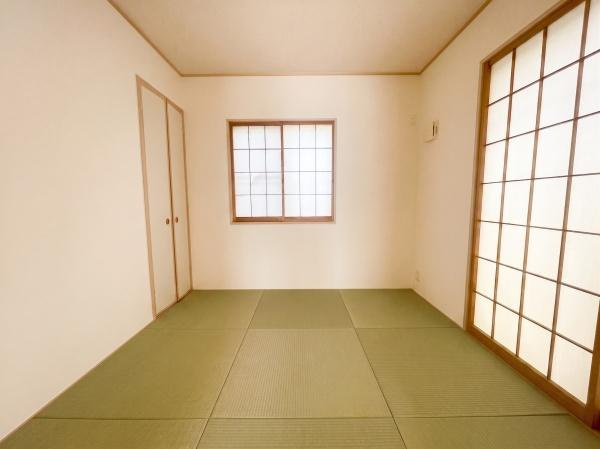 川崎市宮前区西野川３丁目の中古一戸建の和室|リビング隣の和室。収納もしっかりです！
※一部、AI加工にて残置物を削除しております。