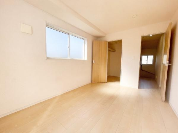 川崎市宮前区西野川３丁目の中古一戸建の洋室|収納力豊富なウォークインクローゼット付きの居室です