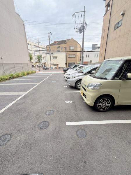 エスリード弁天町桜通レジデンスの駐車場